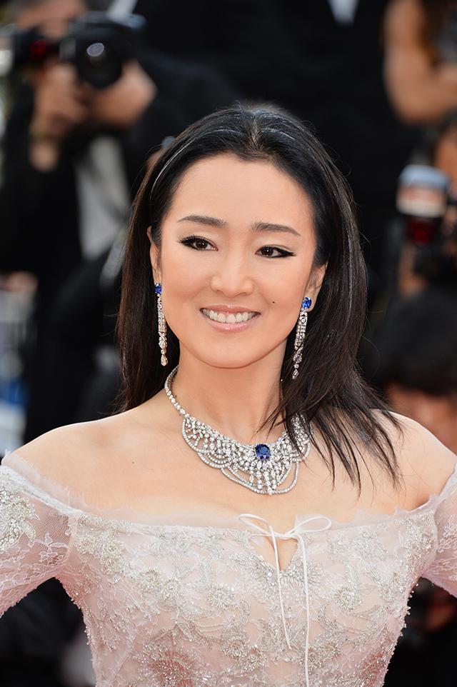 戛纳开幕式 巴黎欧莱雅代言人巩俐红毯妆容解析