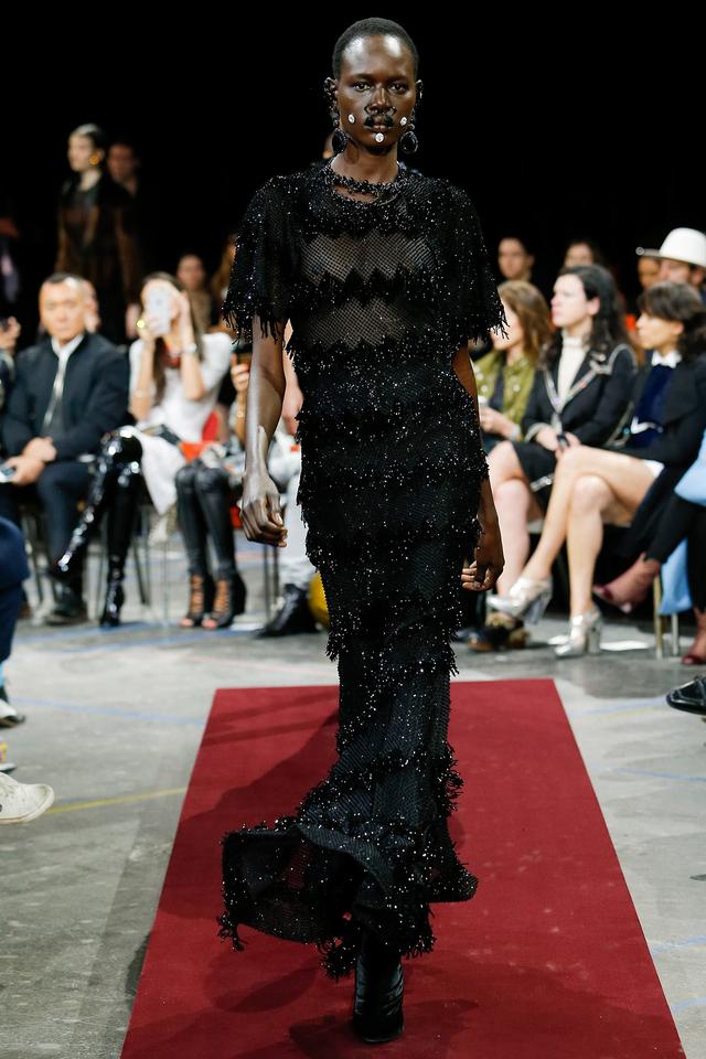 Givenchy 维多利亚<em>少女</em>的<em>南美冒险</em>_时尚_腾讯