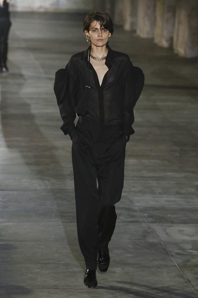 saintlaurent海报,yvesaintlaurent saintlaurent经典重现 依然是那个帅气的"吸烟"女纸