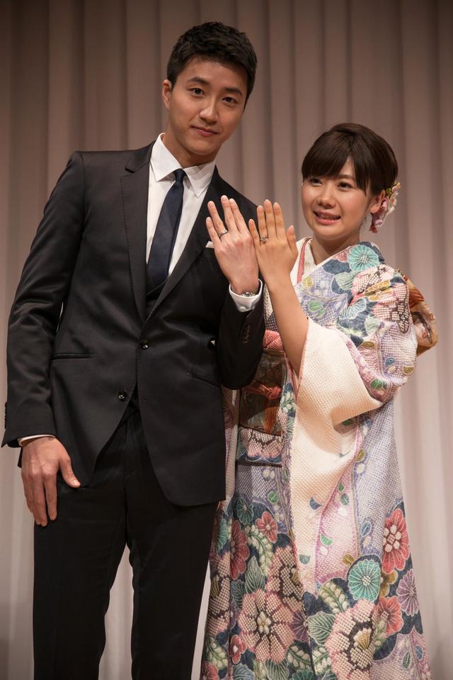 福原爱、江宏杰亮相新婚发布会 BLOVES定制婚戒抢镜