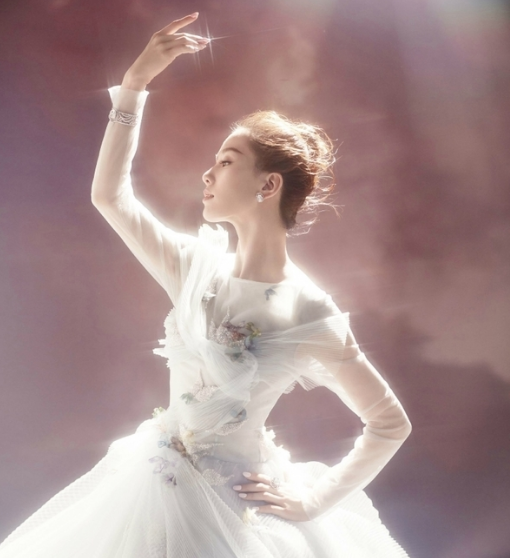 明明是为了秀珠宝 刘诗诗却默默地秀了她的美