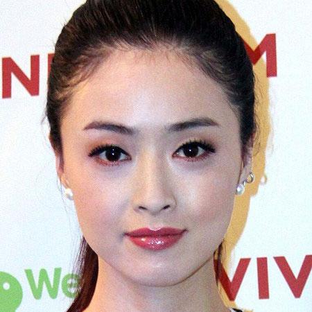 答应我 学学蒋欣做一个颜值爆表的逗BI好吗