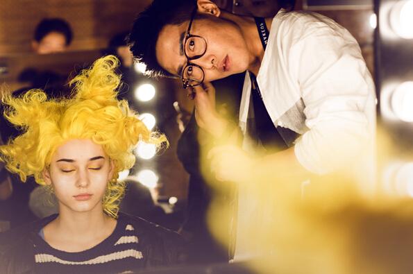 岳晓琳携《有·無》时尚概念发布会