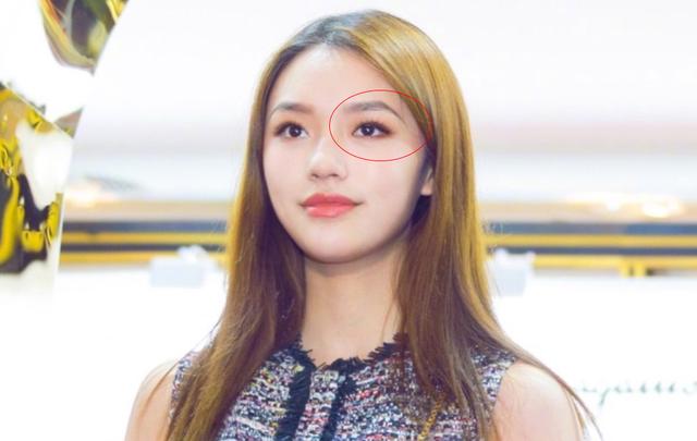 从一字眉换成折枝眉,林允的脸越看越高级