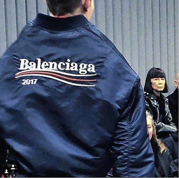 正装和裸露在身体上碰撞,Balenciaga秀场洒出