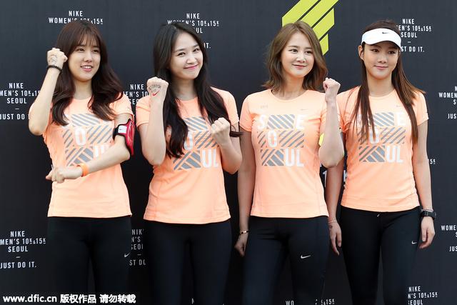 吴允儿李诗英齐跑马拉松 崔汝珍渐变裤吸睛