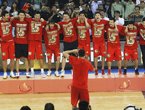 组图:膜拜大郅后男篮新动作 阿联激情拍照秀