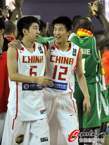 图文:中国83-73科特迪瓦 年轻后卫哥俩好_FIB
