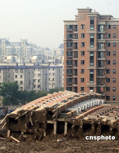 上海在建楼盘倒塌 银行:购房者要继续还贷_理