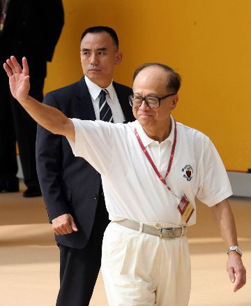 李嘉诚上半年捐款20亿占境外捐款一半[组图]_