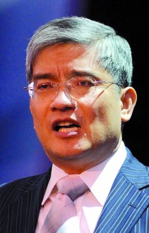 郎咸平:沃尔玛不只要淘汰中国零售业_即时报道