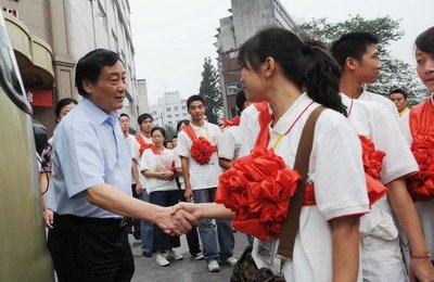 娃哈哈爱心支教公益行动正式启动