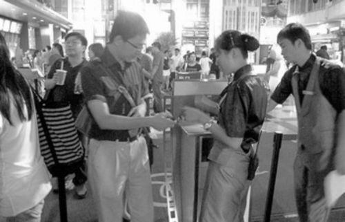 让中国电影闪烁世界银幕