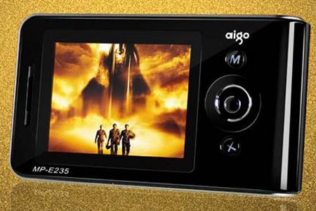 爱国者MP4 L8292评估纯白机身WiFi上网