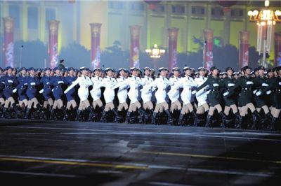 空降兵方队、二炮学员方队、三军女兵方队、武