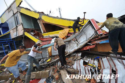 印尼地震重灾区巴东宛如死城_国际综合