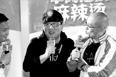 蒲剑用三段式讲述荒唐故事_综合新闻