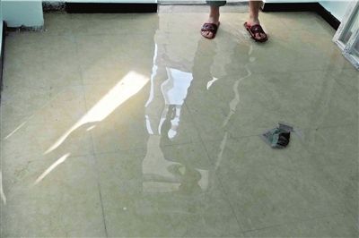 试供暖漏水淹了8层楼_综合新闻_财经_腾讯网