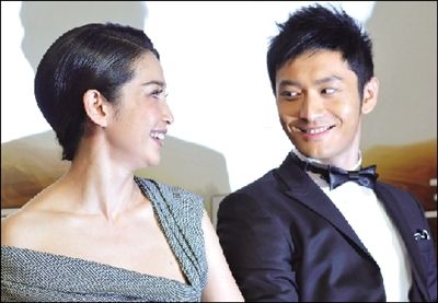 黄晓明领香港身份证_综合新闻