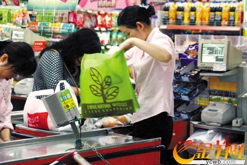 中小超市受困忙转型_综合新闻