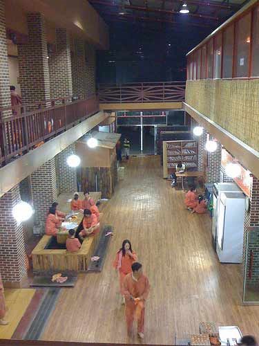 探秘韩国桑拿房:生意火爆 搓澡工月入3万_国际