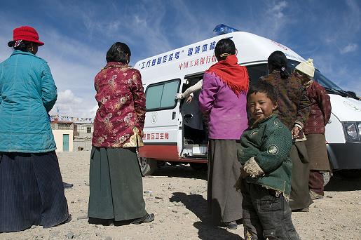 工行携手苹果基金会向西藏阿里捐赠雪域体检快