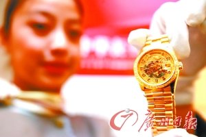 全球1/4奢侈品中国人购买 买奢侈品如同买菜
