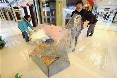 水管冻裂红星美凯龙家具遭殃