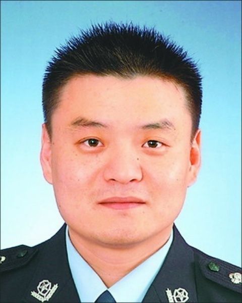 海地维和部队遇难八英雄照片及简介 - 英文老师