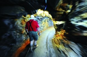 21世纪经济报道罗诺_...市场构建与实体经济发展主持 罗诺 21世纪经济报道 财经版主任朱少...