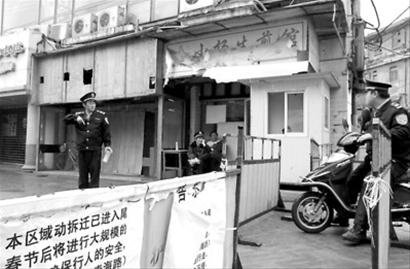 吴江路小吃街封路待拆