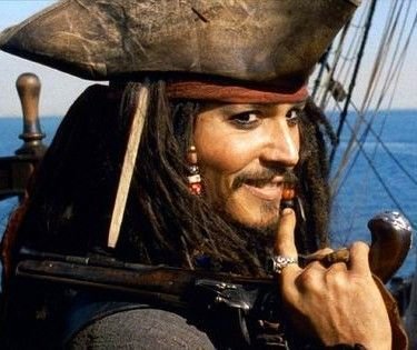 约翰尼·德普在《加勒比海盗》里的造型资料图片