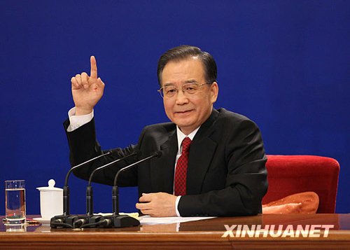 温家宝总理会见中外记者 避免经济 二次探底