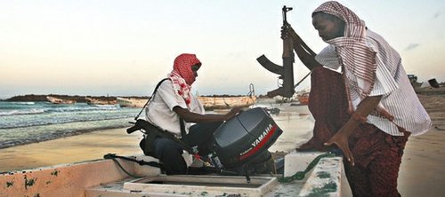 索马里海盗竟然与多国海军交火