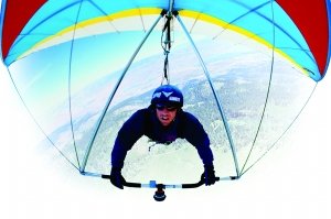 中国滑翔伞,带小众升空