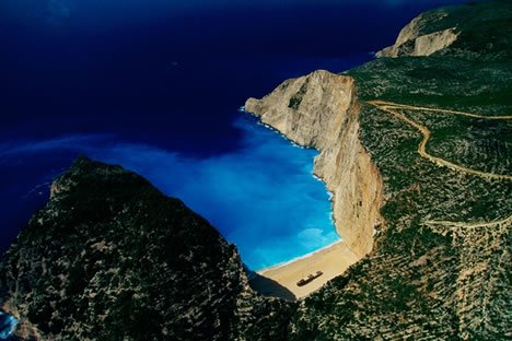 鸟瞰16座美丽天堂海岛:伯利兹大蓝洞深125米_财经_腾讯网