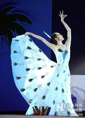 著名舞蹈家杨丽萍在博鳌之夜表演孔雀舞