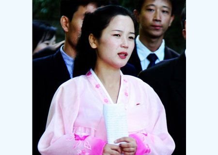 美丽的朝鲜女导游(组图)