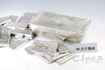 黄金白银旺季将至 30公斤国内最大投资银砖现
