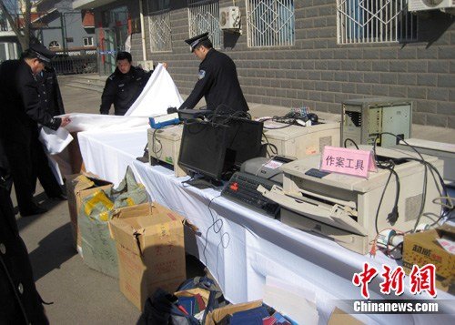 还有从一个人出生时的准生证,出生证,到成年后的结婚证,离婚证,再到