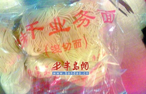 味千拉面身陷“勾兑门” 记者探访骨汤制作过程