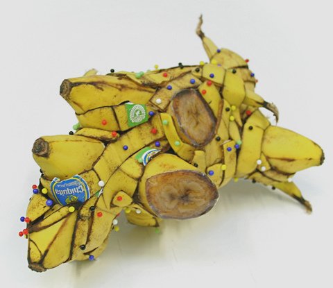 美国艺术家颠覆想象 用香蕉雕出匪夷所思的雕