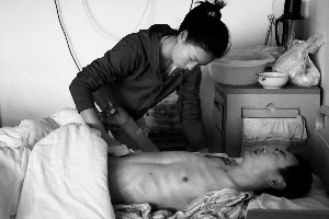 安徽<em>孝女黄凤</em>:我不会离开爸爸_财经_腾讯网