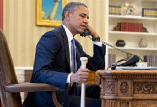 挑衅侮辱? 奥巴马握棒球棍与土耳其总理通话引
