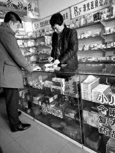 食药监副局长被指上班时间坐诊
