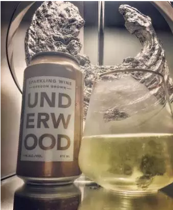 现在的年轻人不再喜欢一本正经的喝葡萄酒了。