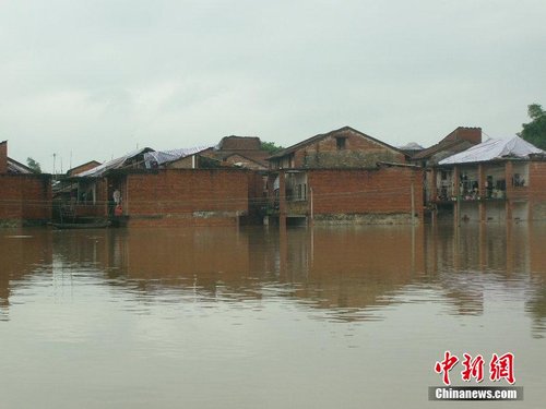 广东一村庄被水淹二十年 搬迁拖延15年