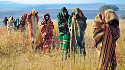 南非一部落在野外参加割礼仪式的男孩子们20