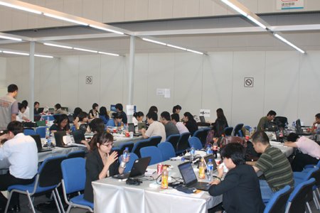 图文:媒体记者辛苦工作_财经_腾讯网