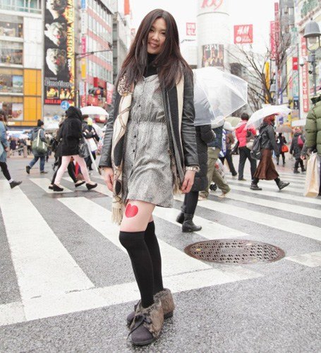 日本公司竟在美女大腿上做广告